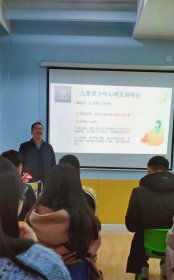 英語系教師黃燕萍 跨界融合心理學,以專業服務回饋社會